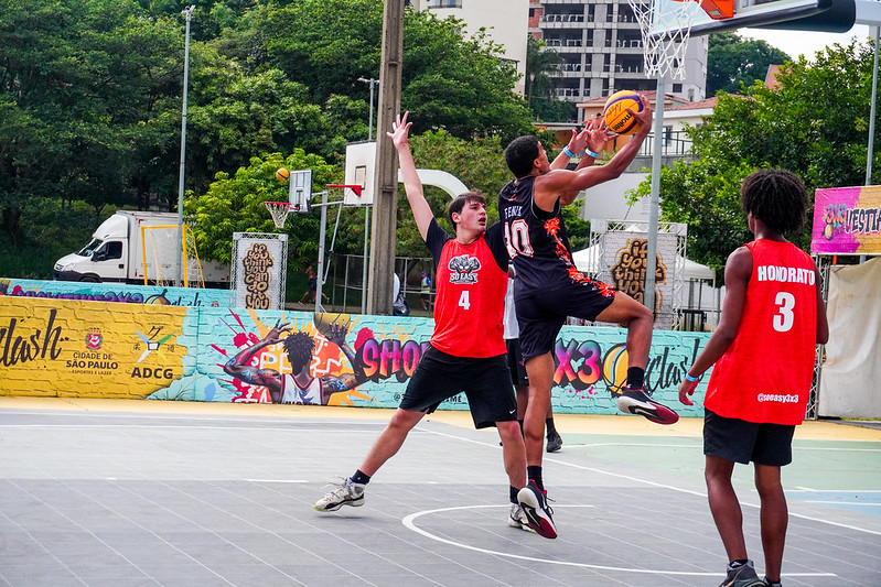 Na imagem, competições de basquete 3x3 do programa Showtime.