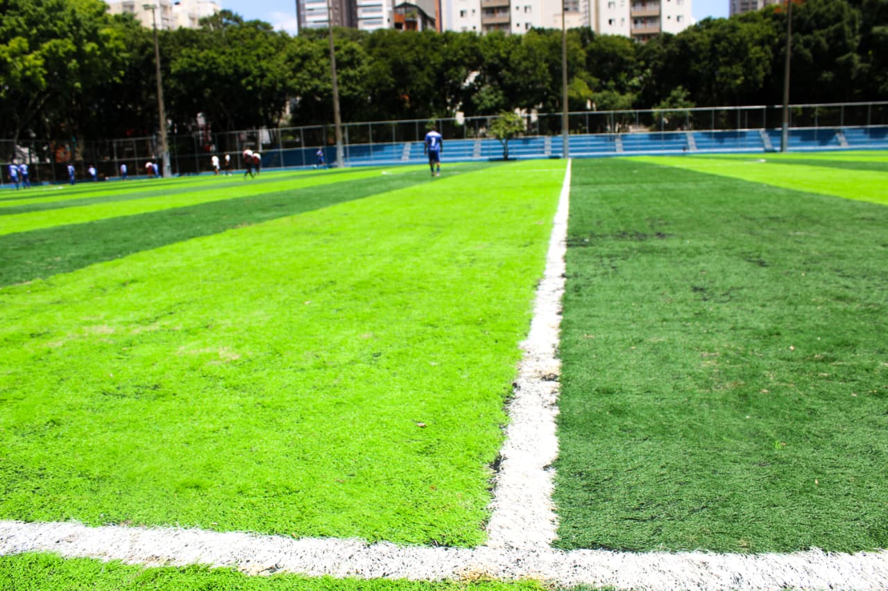 Na imagem, campo de futebol reformado do CE Tatuapé.