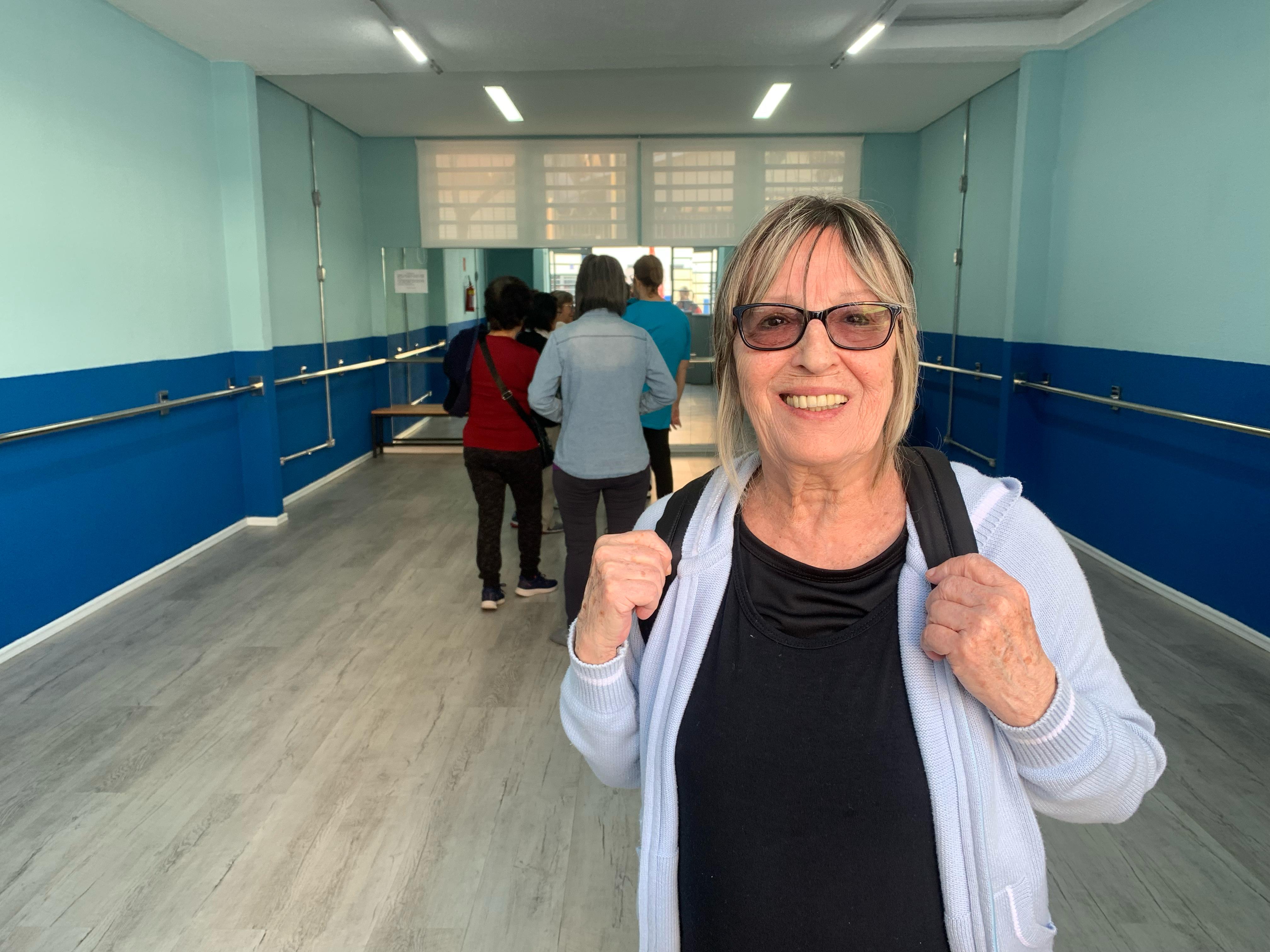 Na imagem, munícipe Zilda Maria Gomes, participante da aula de Tai Chi Chuan.