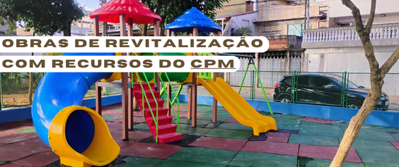 Foto de um brinquedo na Praça Divino Espírito Santo com a escrita Obras de revitalização com recursos do CPM 