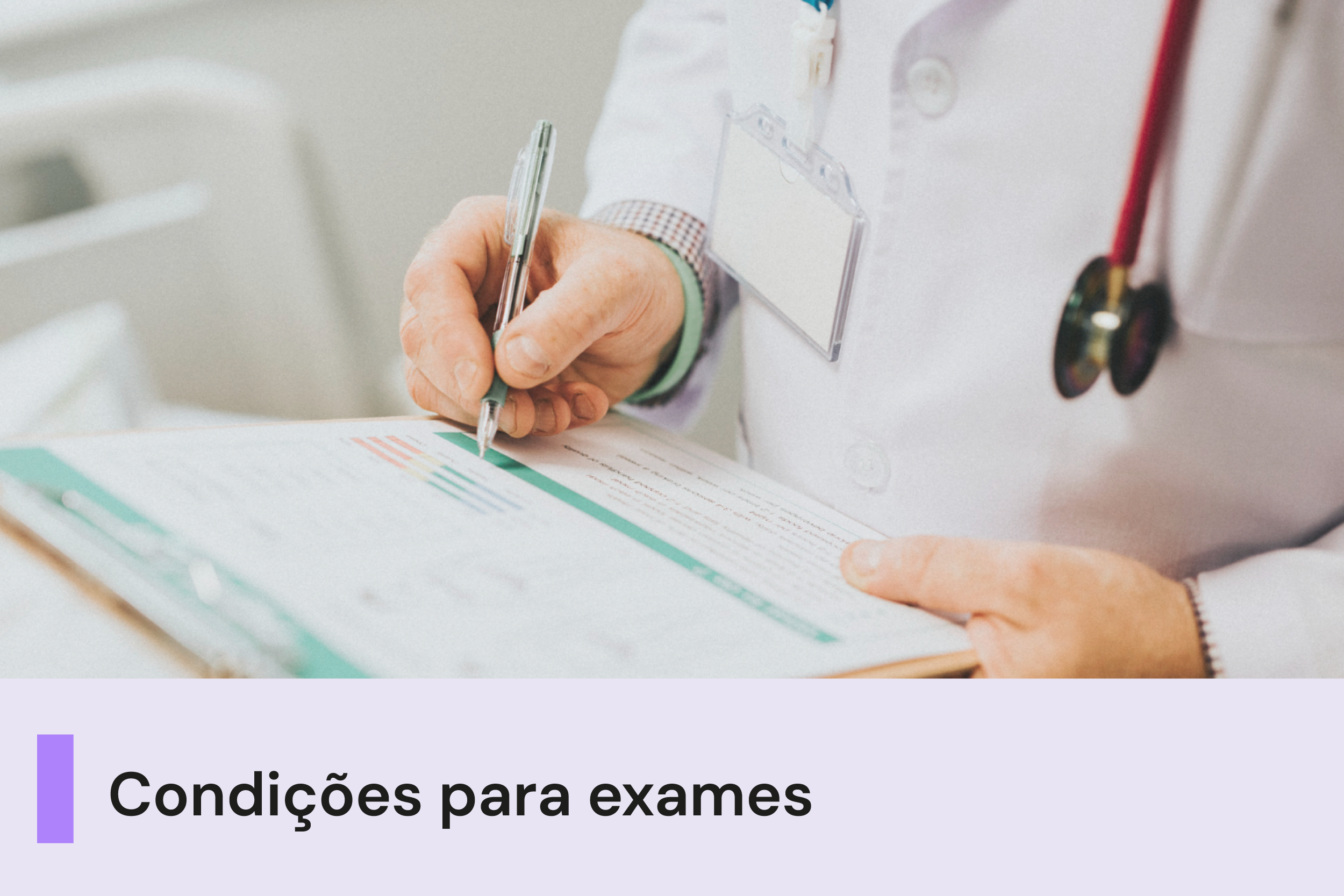 A imagem mostra um profissional da saúde em um ambiente hospitalar, segurando uma prancheta e caneta, abaixo uma faixa com o texto 